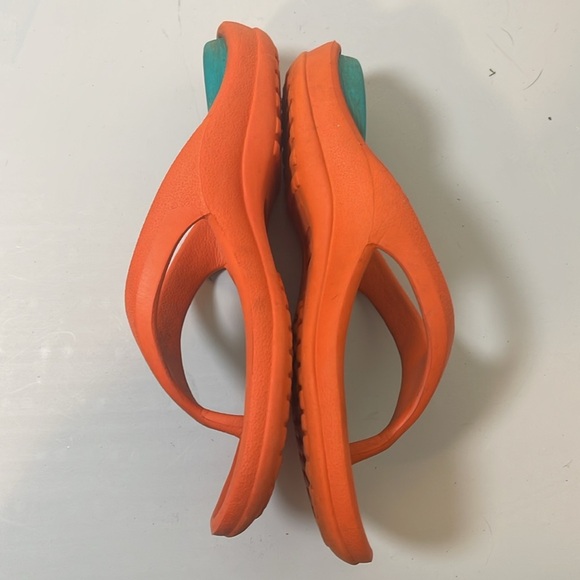 Crocs Teal/Orange Capri Thong Sandals Flip Flop Size 3 - Picture 3 of 8